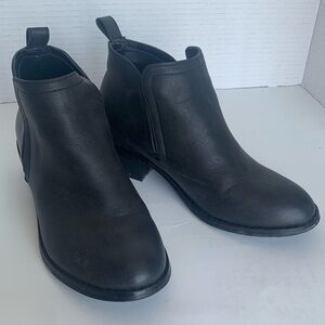 Harlow black  short ankle boot woman’s size 6
